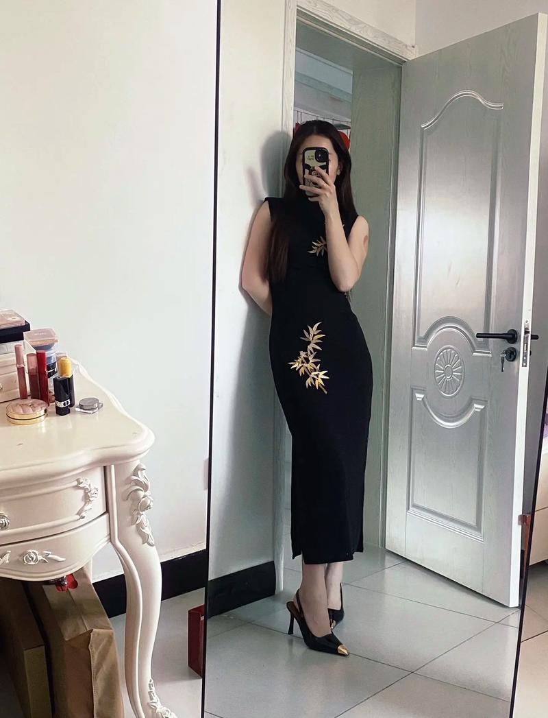 41岁殷桃泳装照流出，好身材肉眼可见，明星都是