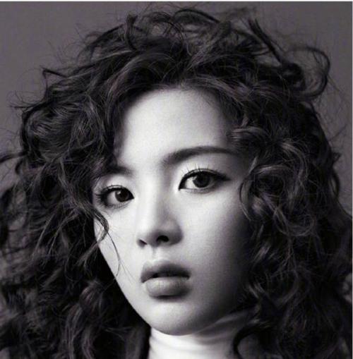 赵薇删除黄有龙照片引发猜想!她的婚姻会被看 赵薇删除黄有龙照片引发猜想!她的婚姻会被看