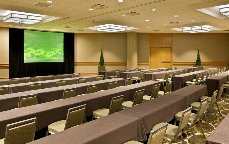 范冰冰谈绯闻视频（范冰冰被问“第一次”给了