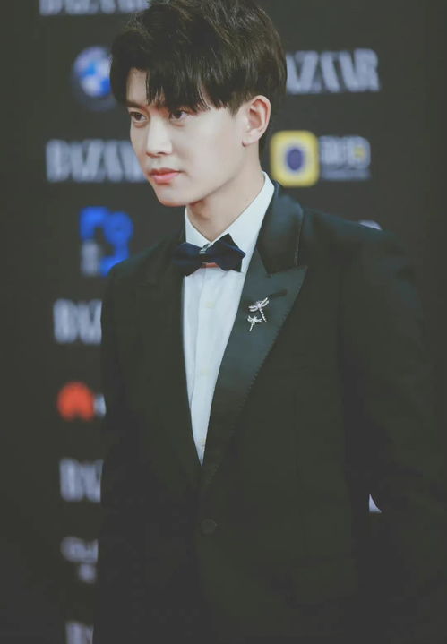 明星八卦柳岩(柳岩真的像大家说的只是花瓶么 明星八卦柳岩(柳岩真的像大家说的只是花瓶么