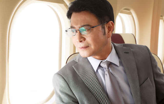 男子用不锈钢装修新房